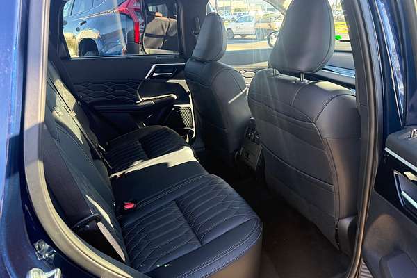 2025 Mitsubishi Outlander Exceed ZM