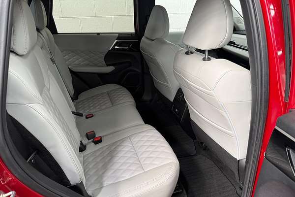 2024 Mitsubishi Outlander PHEV Exceed ZM
