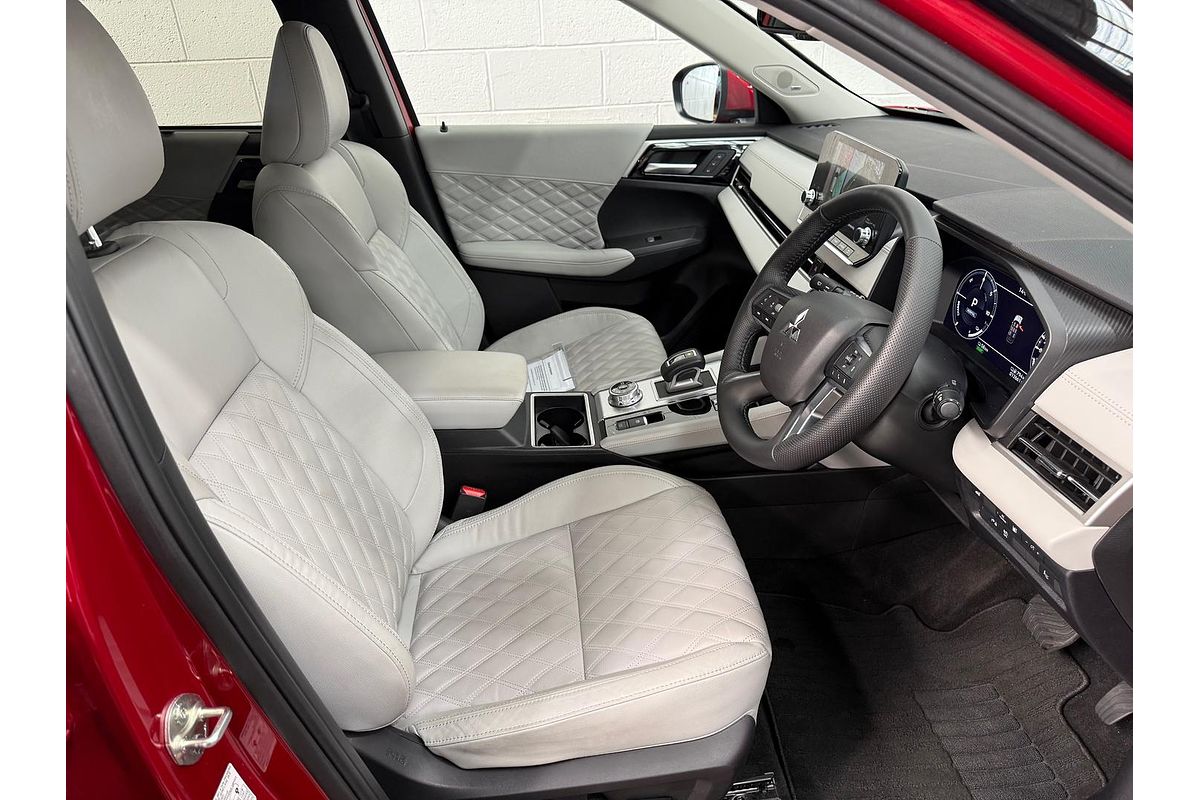 2024 Mitsubishi Outlander PHEV Exceed ZM