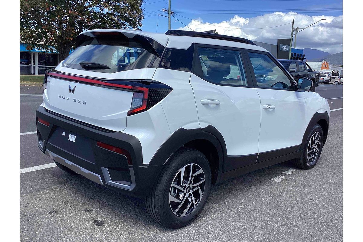 2025 Mahindra XUV3XO AX5L