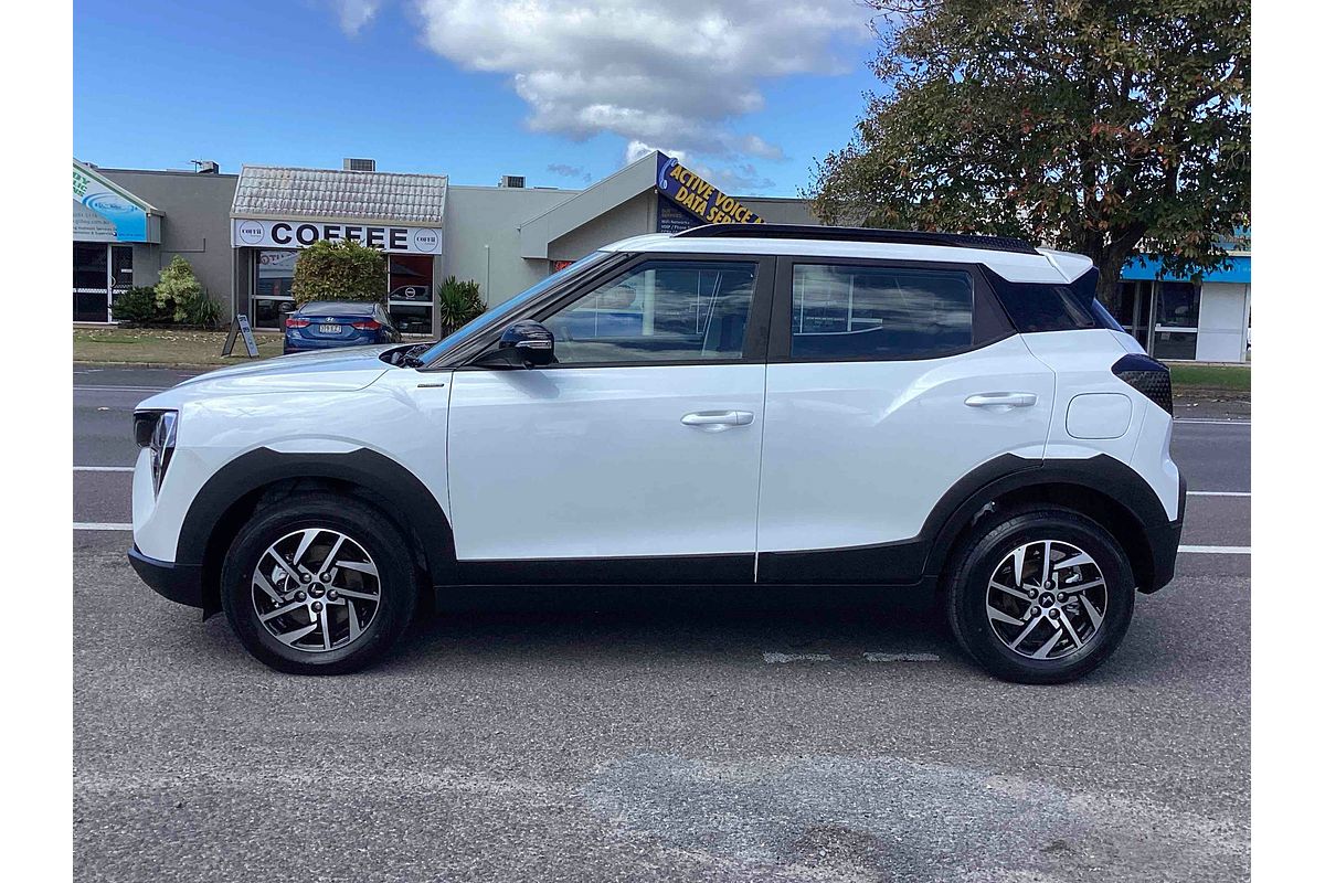 2025 Mahindra XUV3XO AX5L