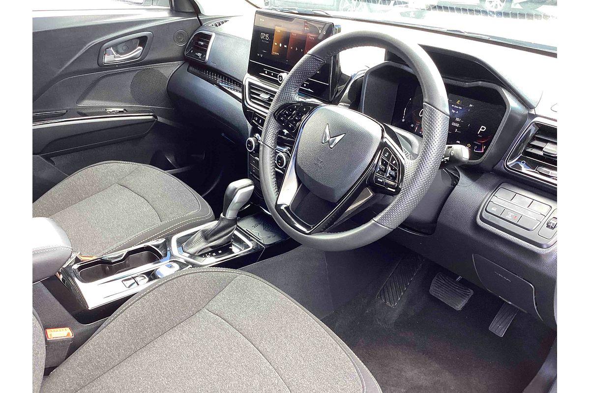 2025 Mahindra XUV3XO AX5L