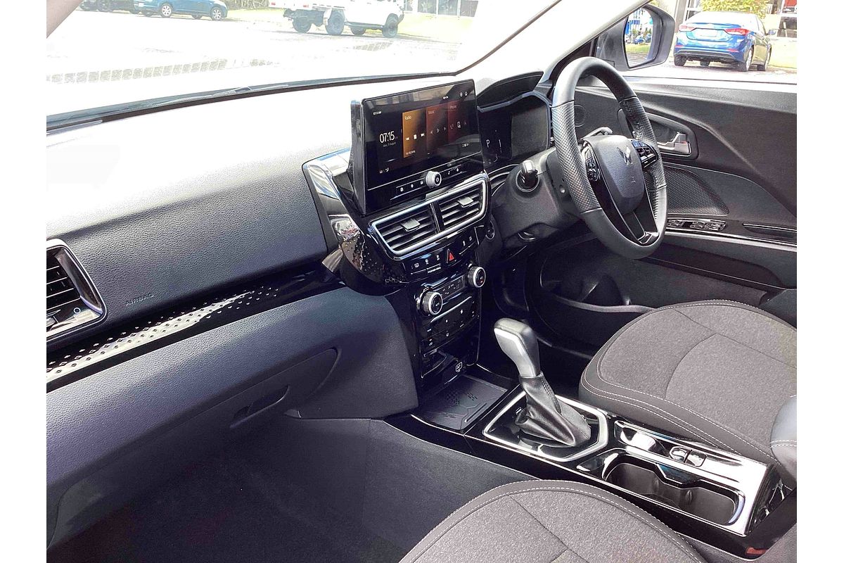 2025 Mahindra XUV3XO AX5L