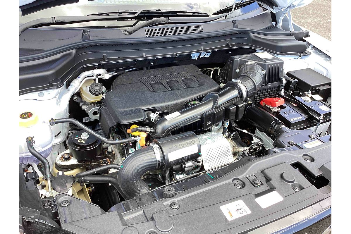 2025 Mahindra XUV3XO AX5L