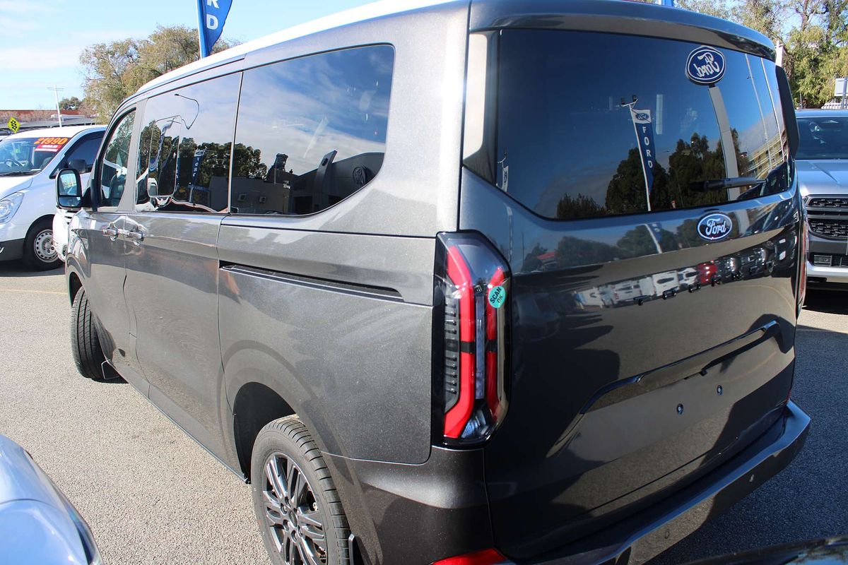 2025 Ford Tourneo Titanium X AV SWB