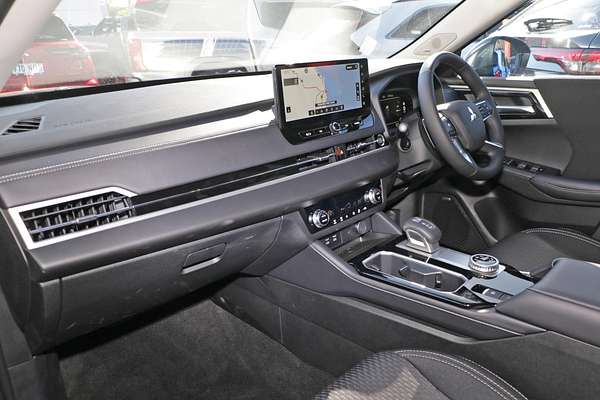 2025 Mitsubishi Outlander LS ZM