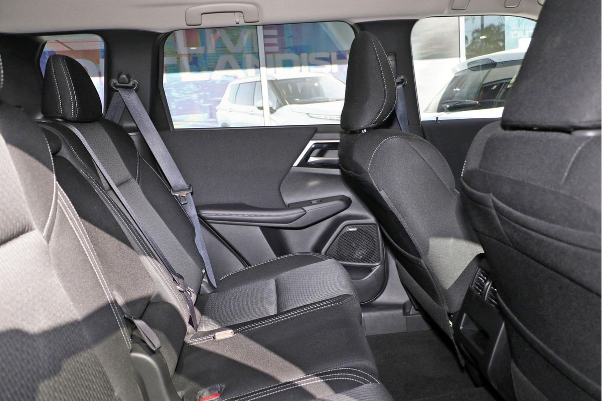 2025 Mitsubishi Outlander LS ZM