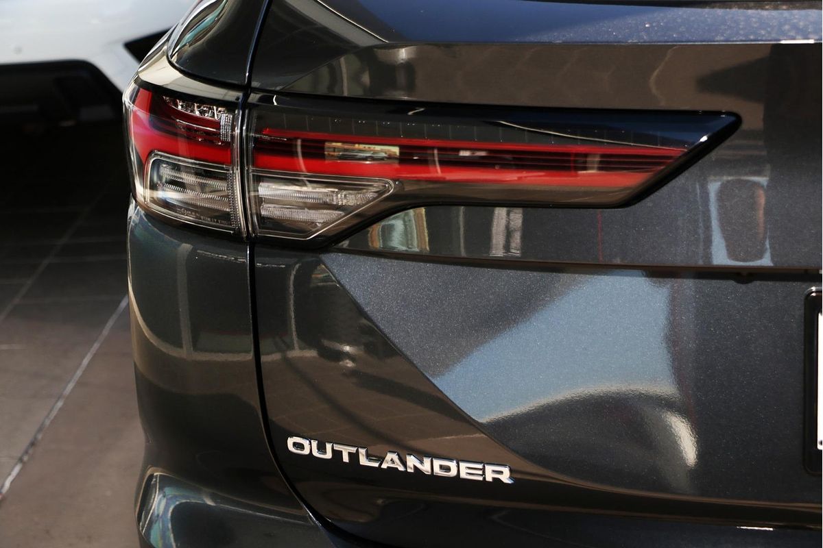 2025 Mitsubishi Outlander LS ZM