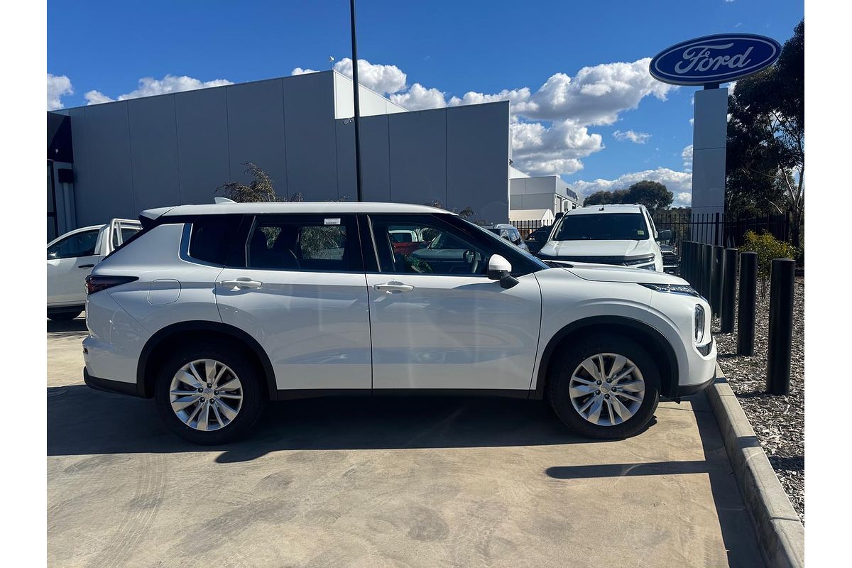 2025 Mitsubishi Outlander ES ZM