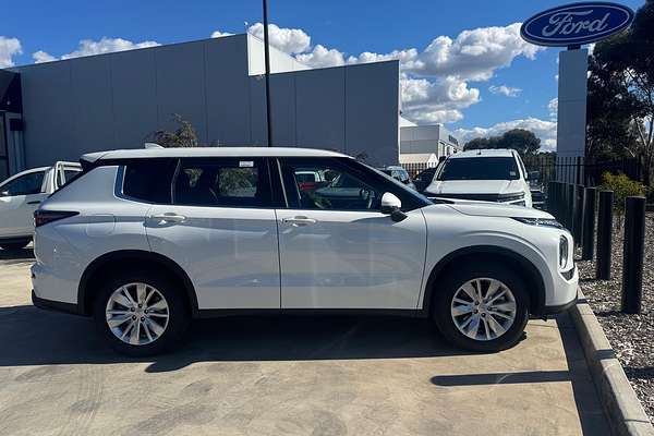 2025 Mitsubishi Outlander ES ZM