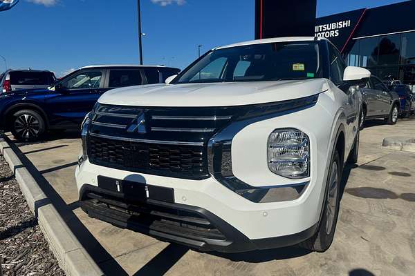 2025 Mitsubishi Outlander ES ZM