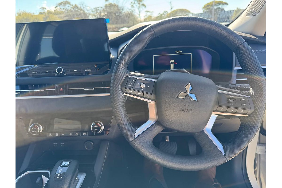 2025 Mitsubishi Outlander ES ZM