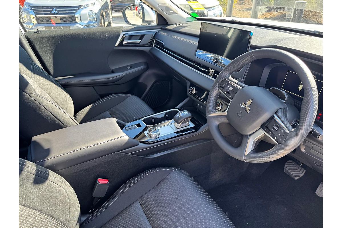 2025 Mitsubishi Outlander ES ZM