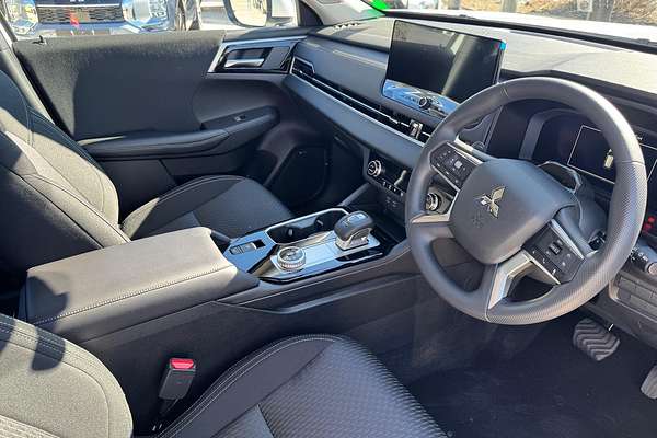 2025 Mitsubishi Outlander ES ZM