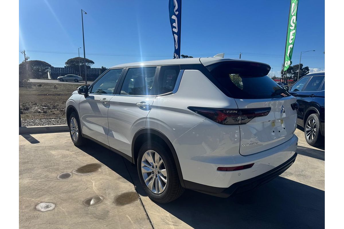 2025 Mitsubishi Outlander ES ZM
