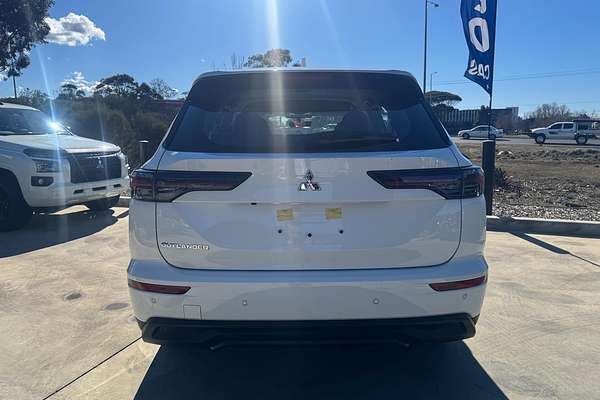 2025 Mitsubishi Outlander ES ZM