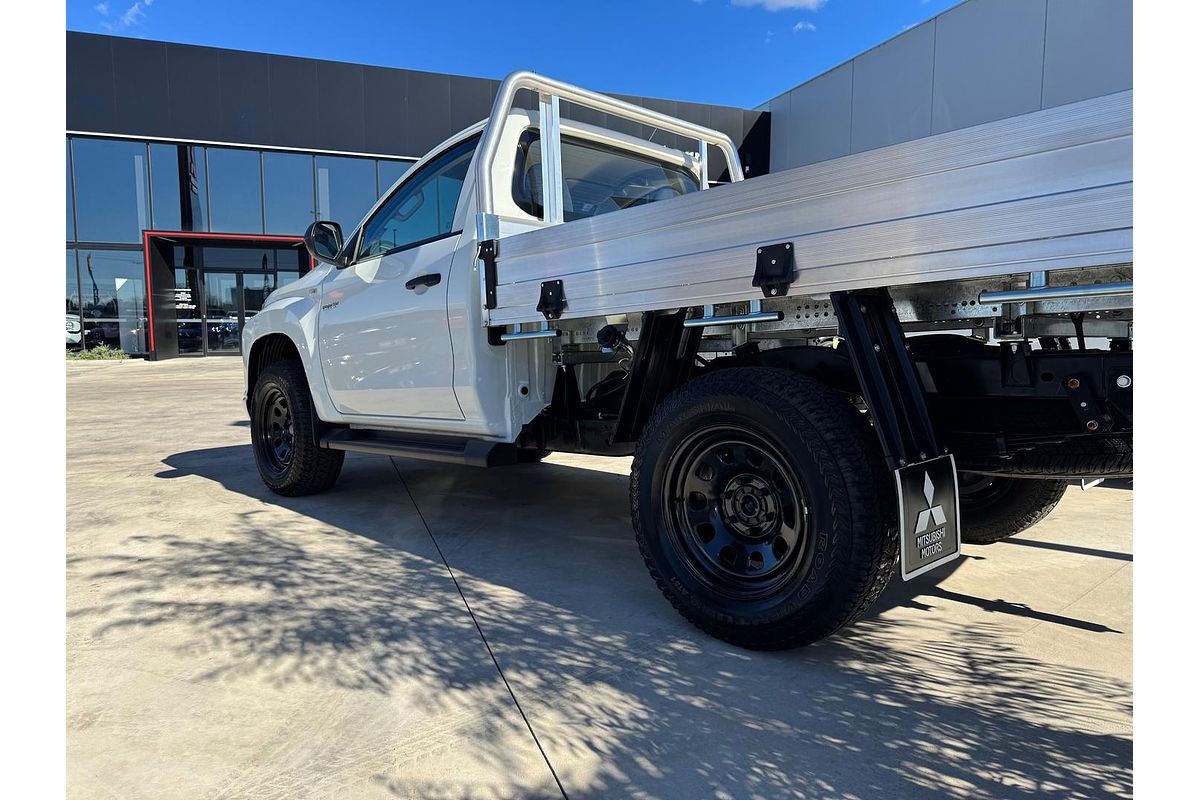 2024 Mitsubishi Triton GLX MR 4X4