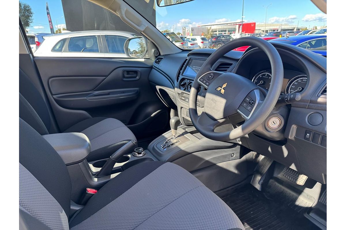2024 Mitsubishi Triton GLX MR 4X4