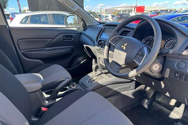 2024 Mitsubishi Triton GLX MR 4X4