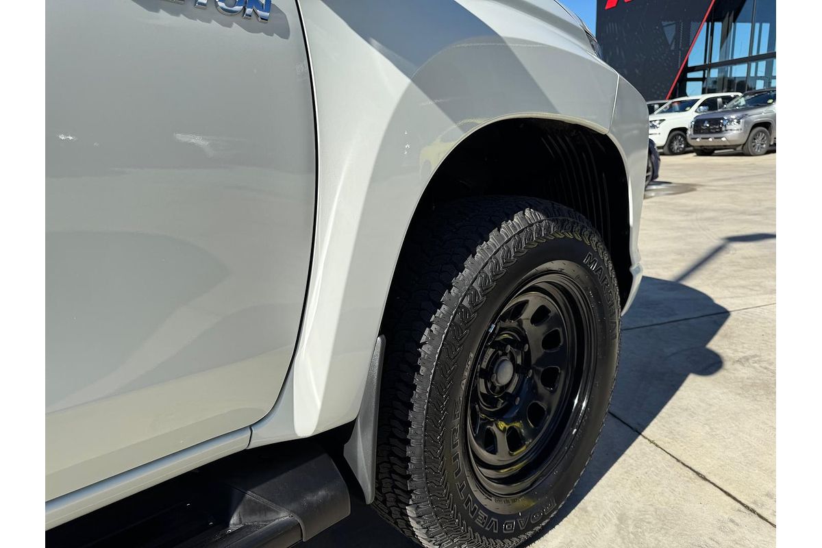 2024 Mitsubishi Triton GLX MR 4X4