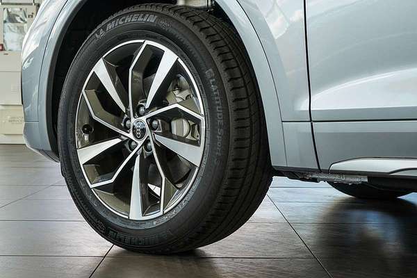 2024 Audi Q5 35 TDI FY