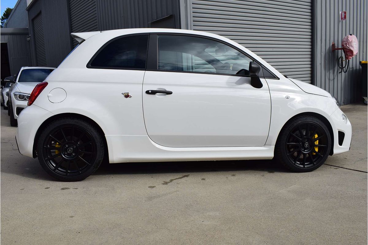 2023 Abarth 695 Competizione