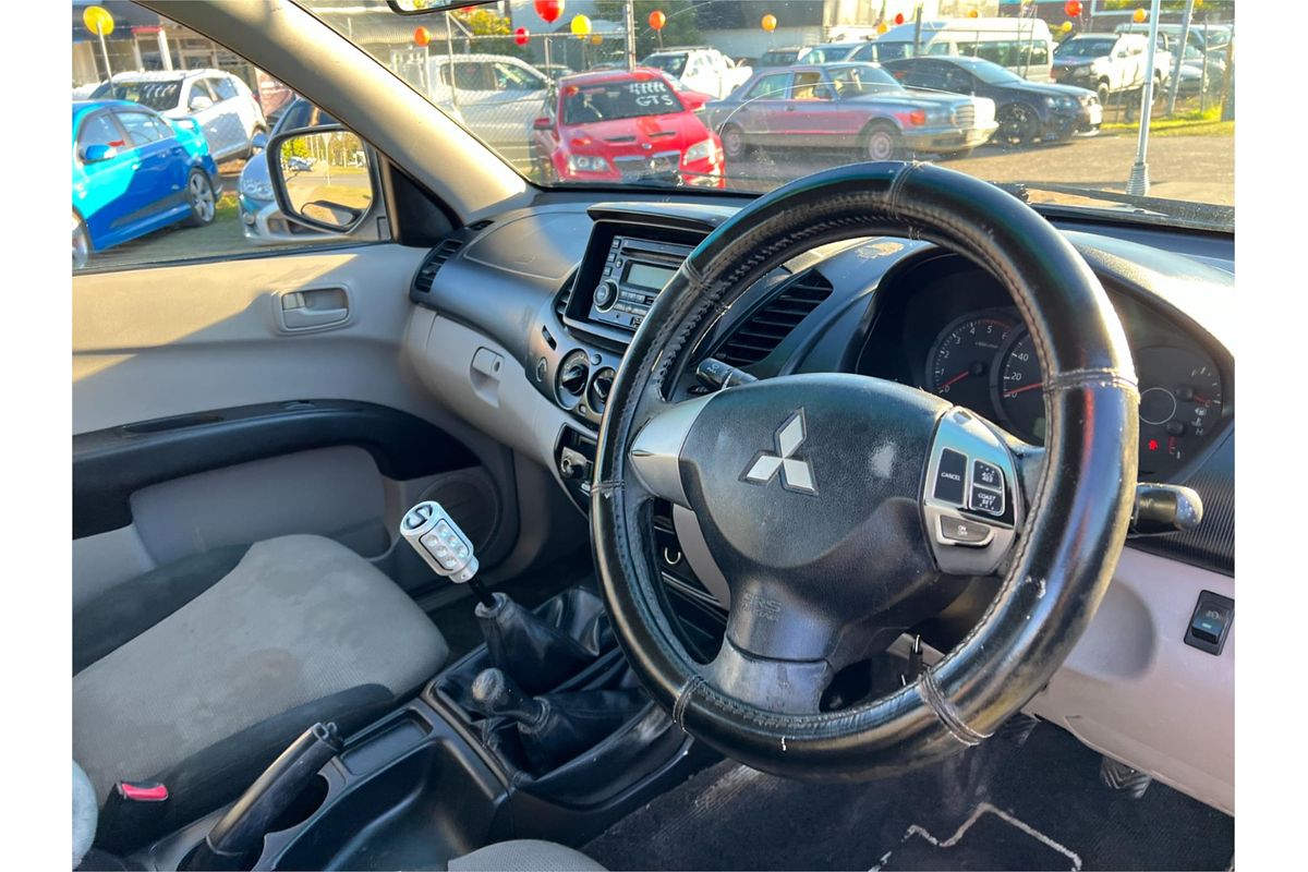 2011 Mitsubishi Triton GL-R MN 4X4
