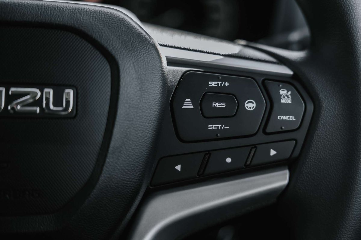 2025 Isuzu D-MAX SX 4X4