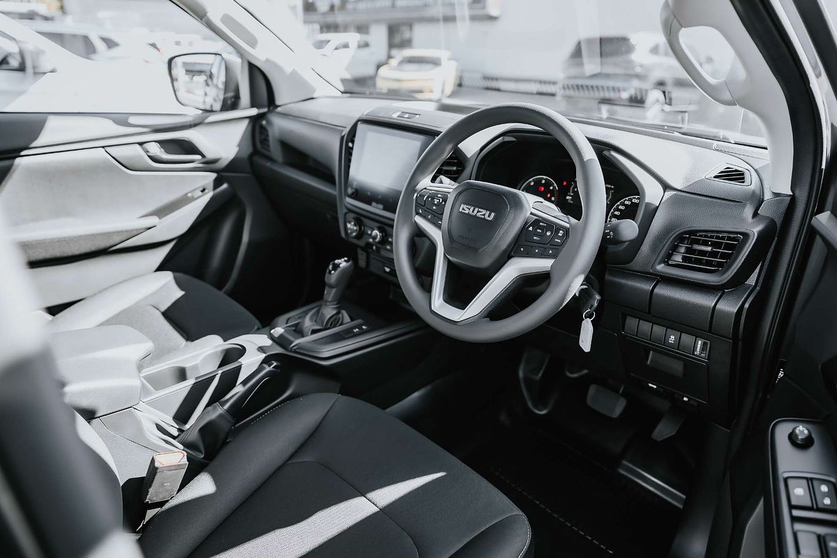 2025 Isuzu D-MAX SX 4X4