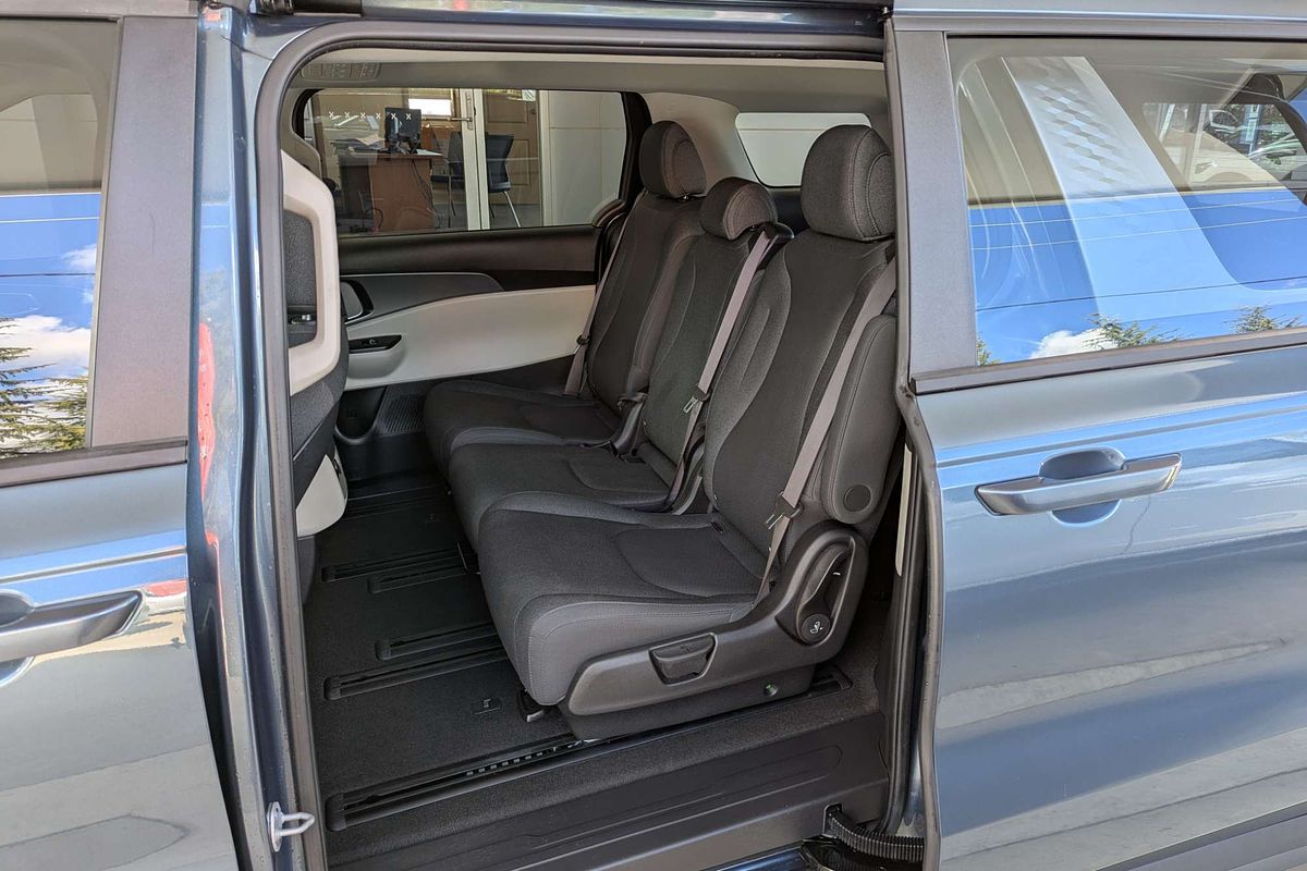 2023 Kia Carnival S KA4