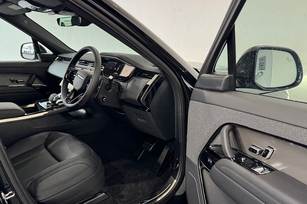 2025 Land Rover Range Rover Sport D250 Dynamic SE L461