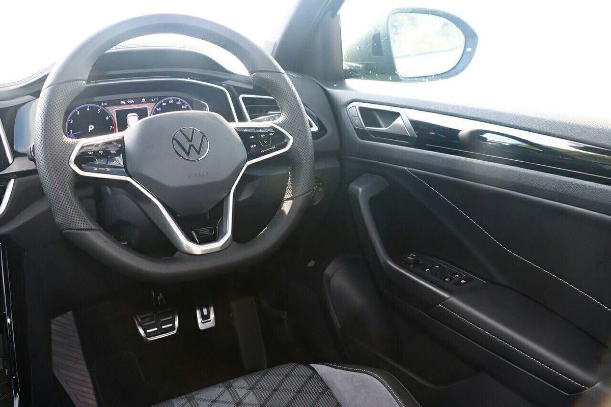 2025 Volkswagen T-Roc 140TSI R-Line D11