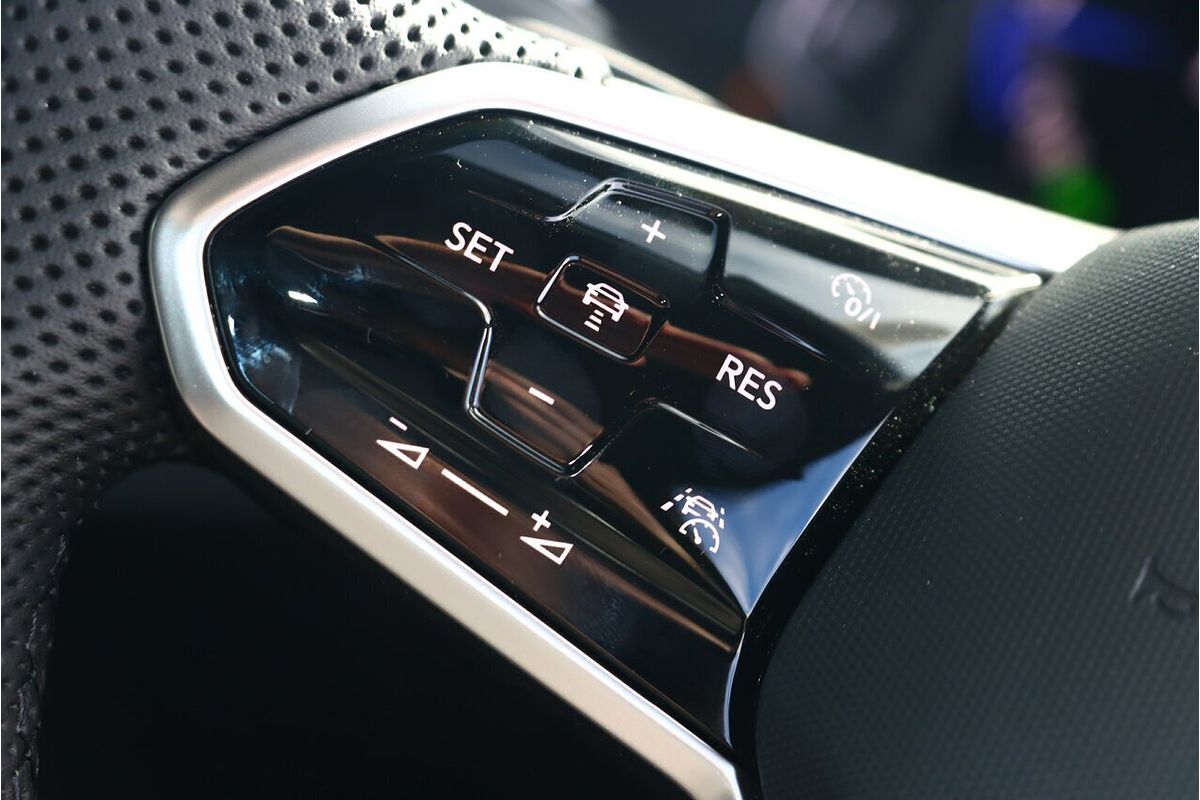 2025 Volkswagen T-Roc 140TSI R-Line D11