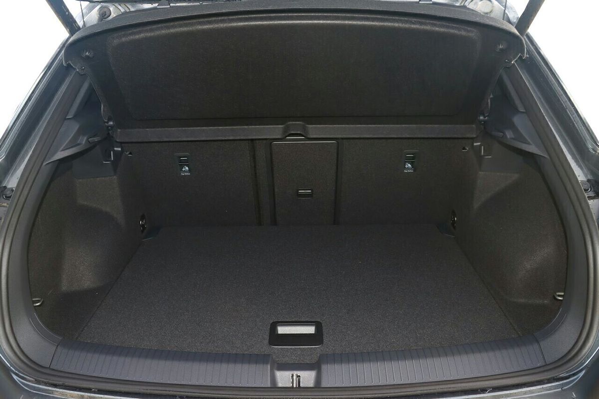 2025 Volkswagen T-Roc 140TSI R-Line D11
