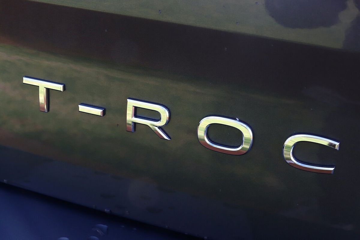 2025 Volkswagen T-Roc 140TSI R-Line D11