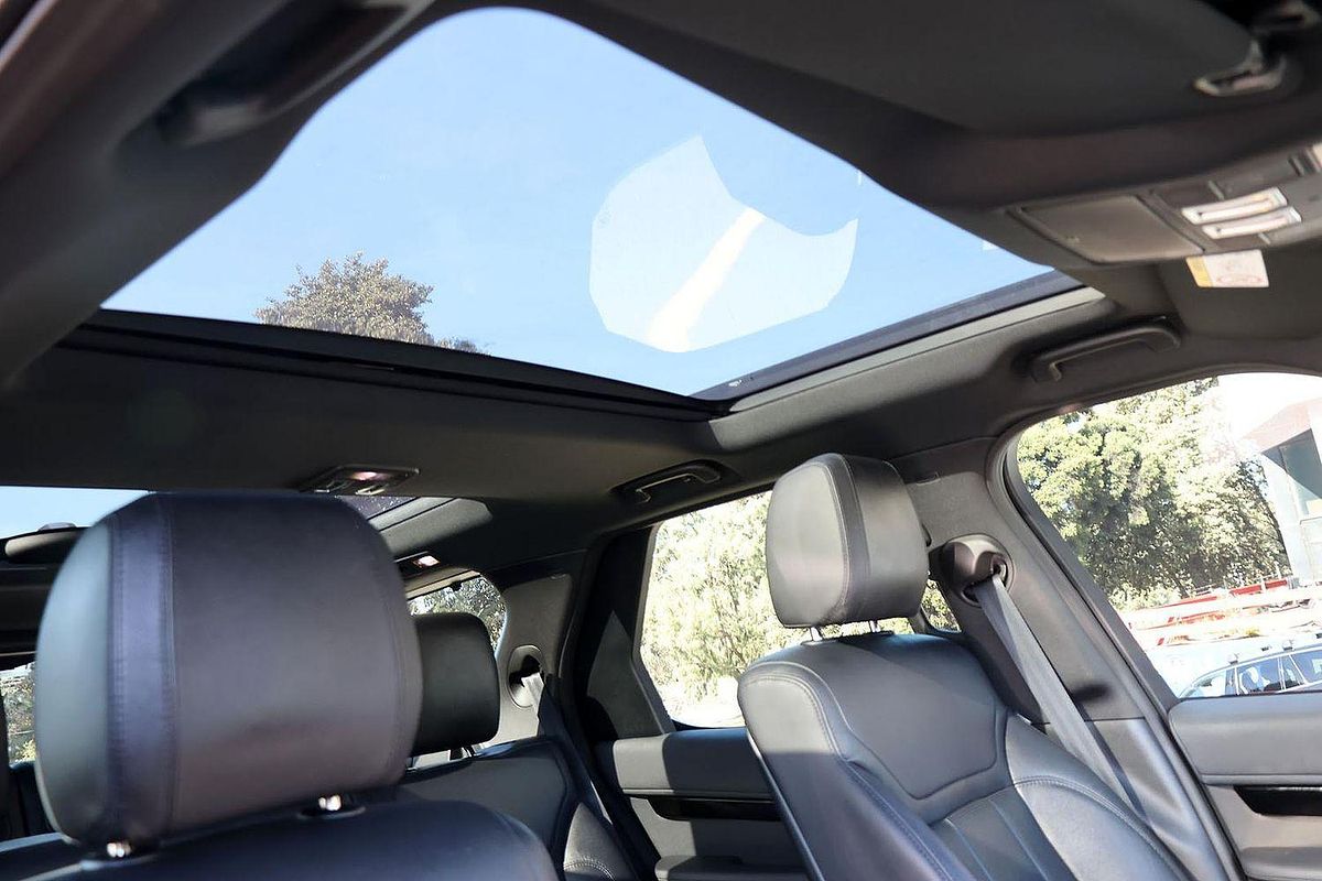 2018 Land Rover Discovery SD6 SE Series 5