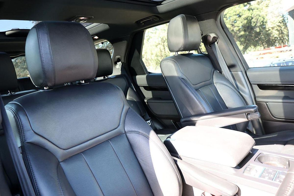 2018 Land Rover Discovery SD6 SE Series 5