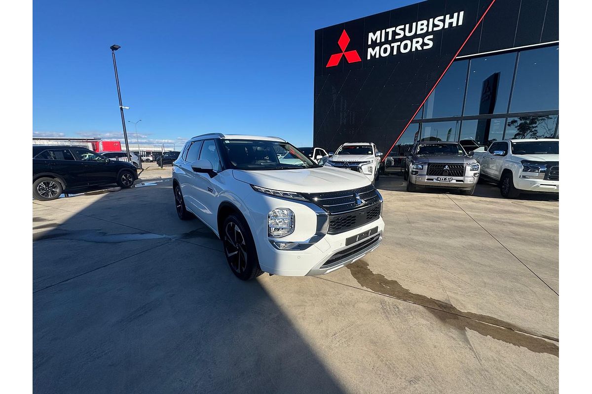 2024 Mitsubishi Outlander PHEV Exceed ZM