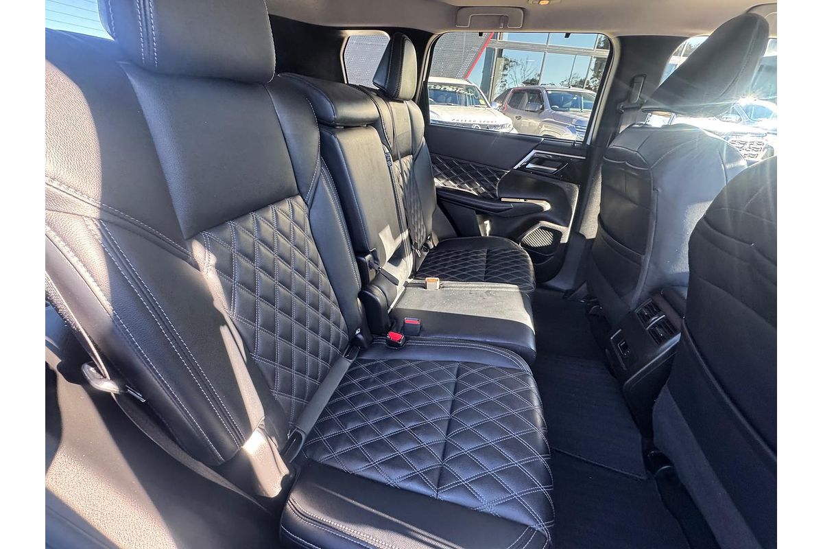 2024 Mitsubishi Outlander PHEV Exceed ZM
