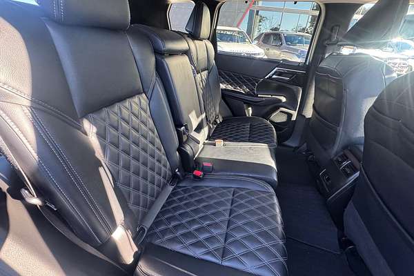 2024 Mitsubishi Outlander PHEV Exceed ZM