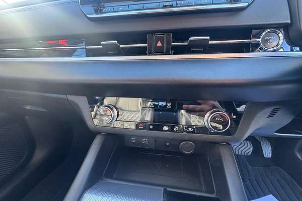2024 Mitsubishi Outlander PHEV Exceed ZM