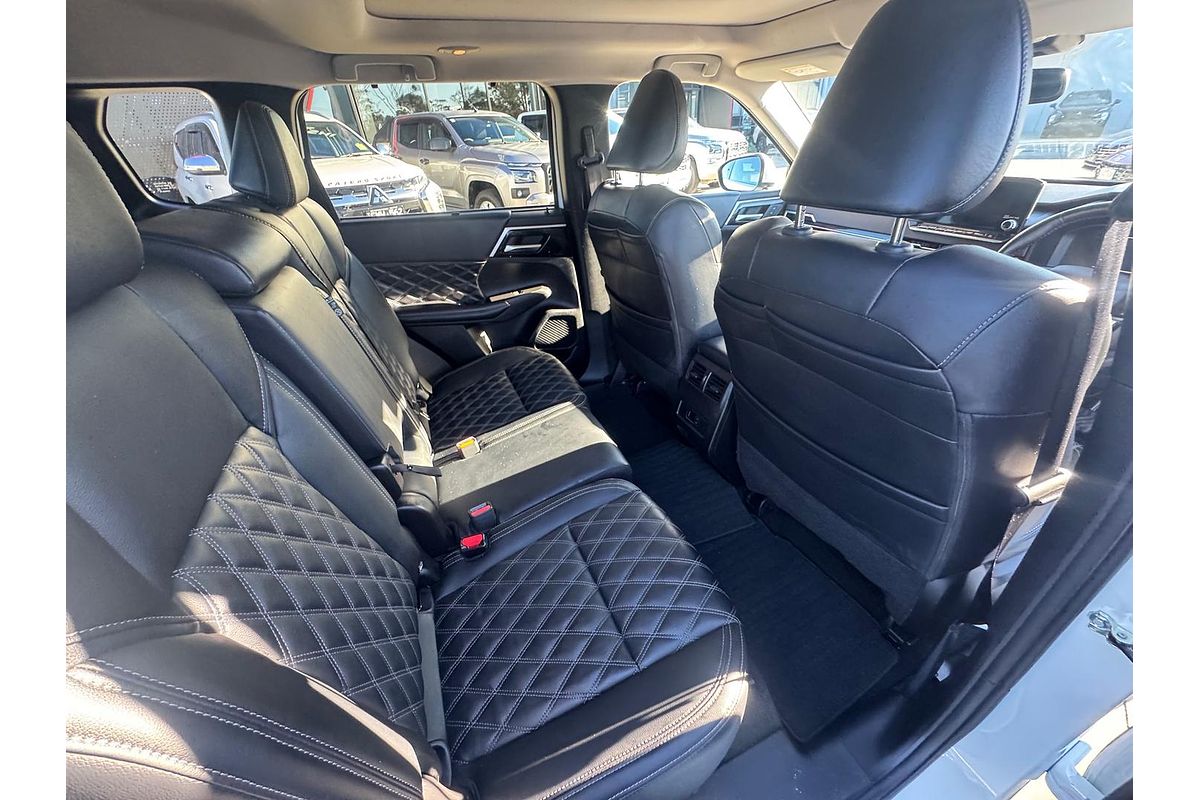 2024 Mitsubishi Outlander PHEV Exceed ZM