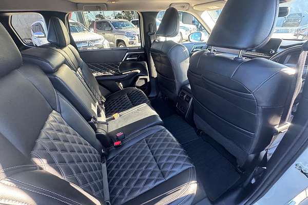 2024 Mitsubishi Outlander PHEV Exceed ZM