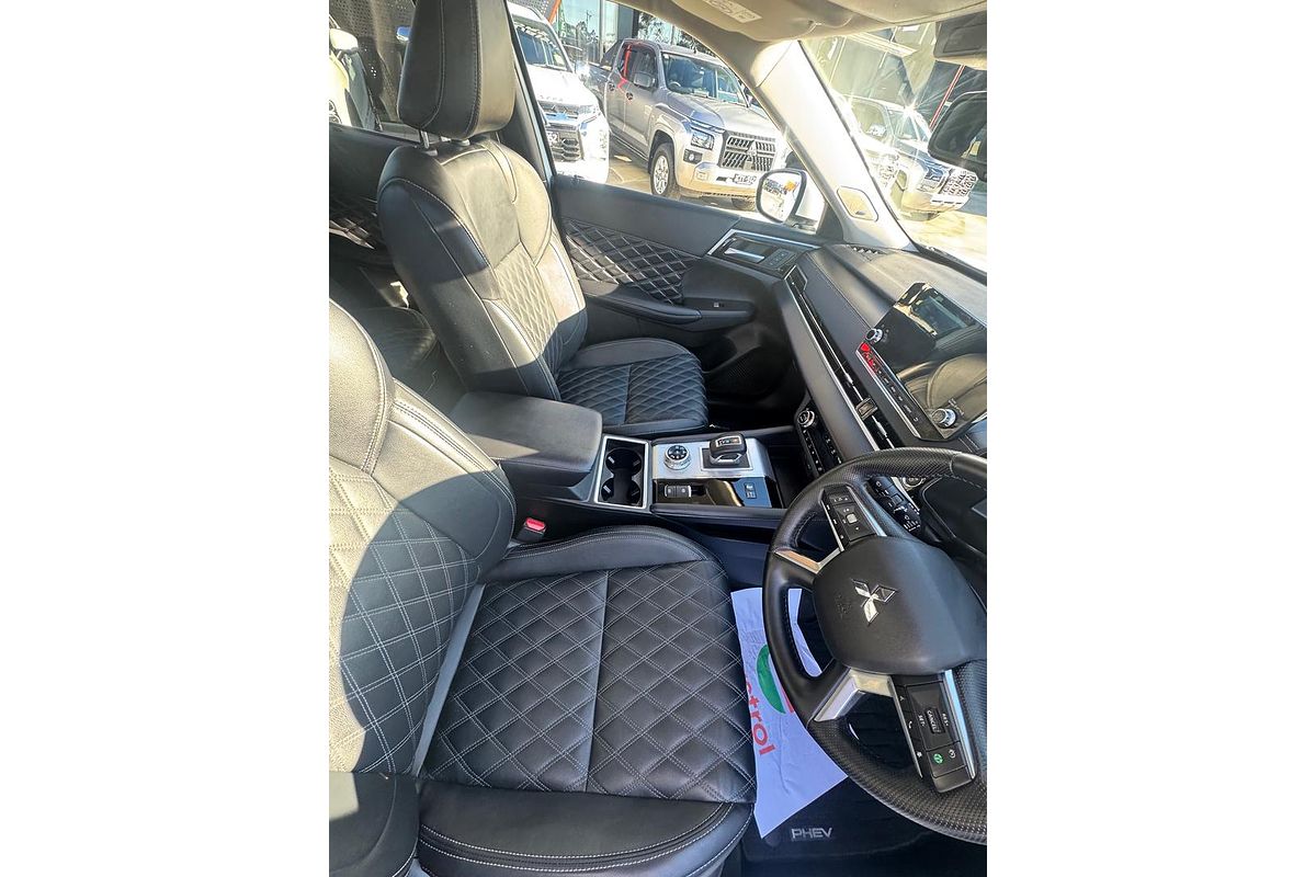 2024 Mitsubishi Outlander PHEV Exceed ZM