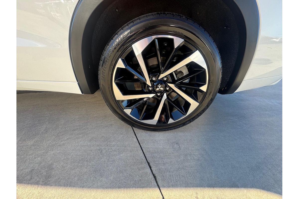 2024 Mitsubishi Outlander PHEV Exceed ZM