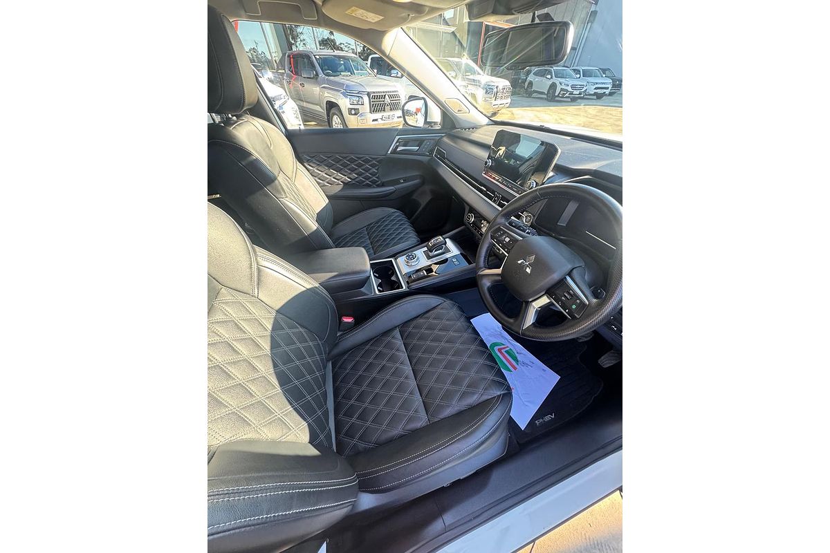 2024 Mitsubishi Outlander PHEV Exceed ZM