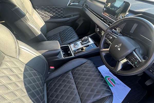 2024 Mitsubishi Outlander PHEV Exceed ZM