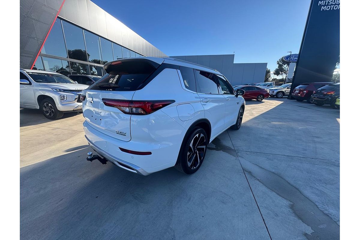 2024 Mitsubishi Outlander PHEV Exceed ZM