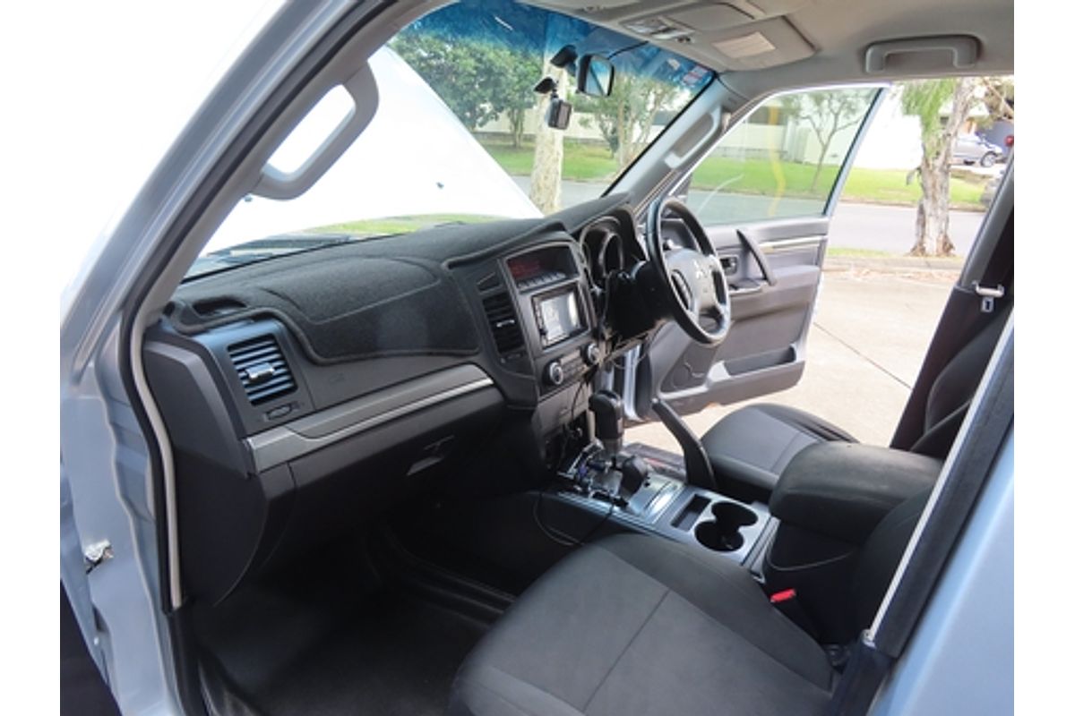2009 Mitsubishi Pajero GLS NT