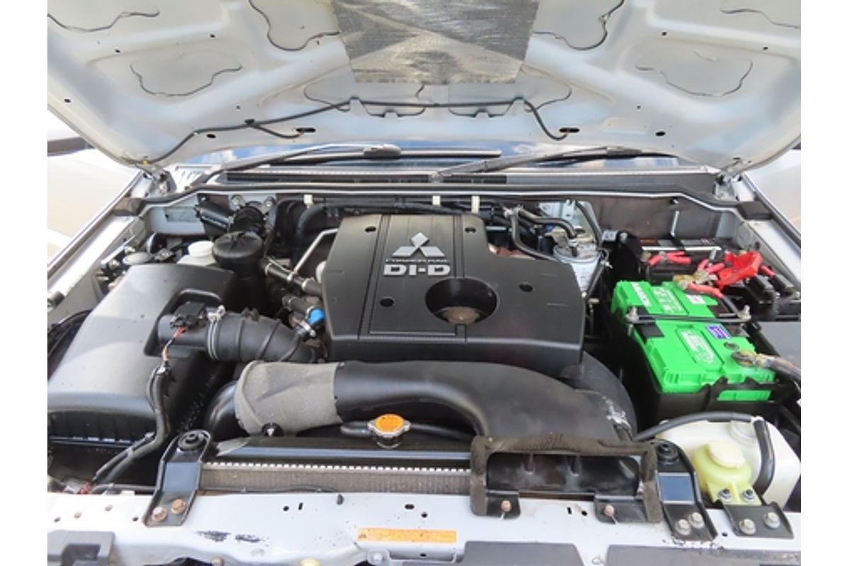 2009 Mitsubishi Pajero GLS NT